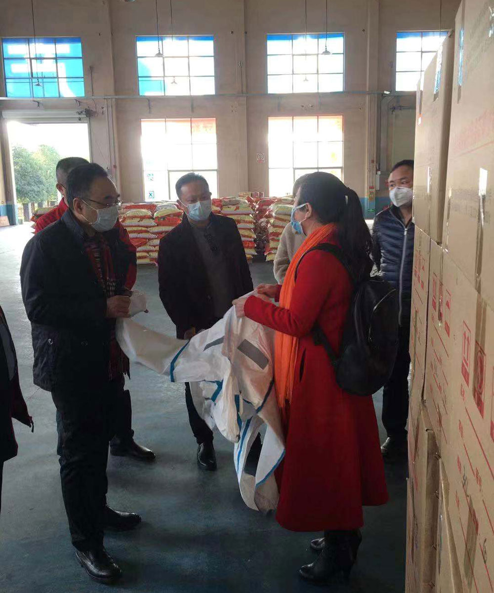 湖南省藥檢局局長及湘潭市藥監局局長一行來湖南華大了解口罩、防護服滅菌細節 湖南省藥檢局局長及湘潭市藥監局局長一行來湖南華大了解口罩、防護服滅菌細節